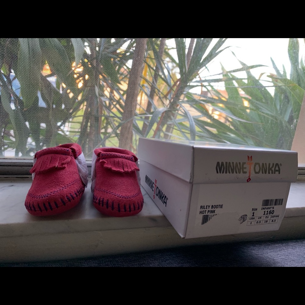 Infant girl moccasin booties